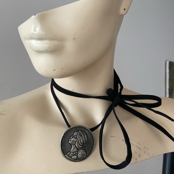 Signed Handwrought Flapper Brooch - Picture 7 of 12